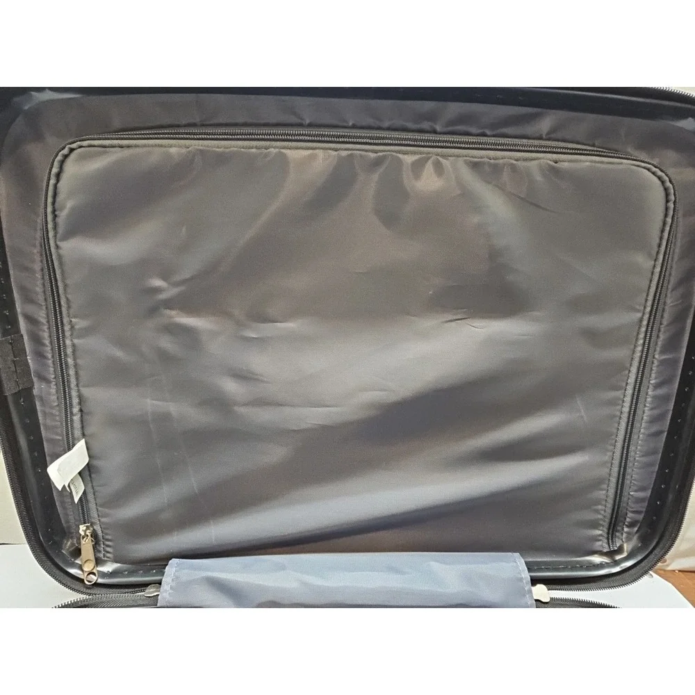 Tag Gateway 20'' Hard Case Spinner‎ Suitcase Luggage Carry On.. USED